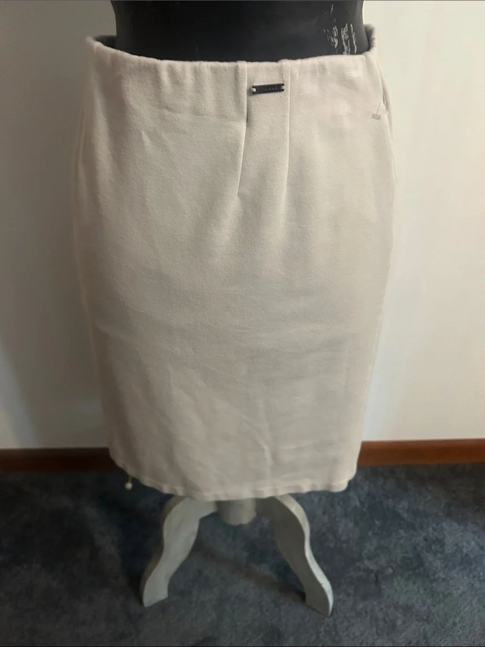 Tahari Cream Pencil Skirt with pintuck pleats